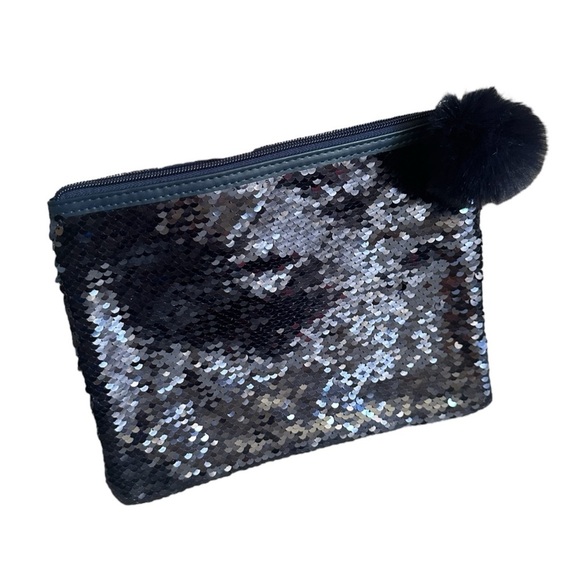 🌺 Boutique NWT Navy Blue Sequin Pom Pom Makeup Bag S Glam Pouch Cosmetic Travel - Picture 1 of 5